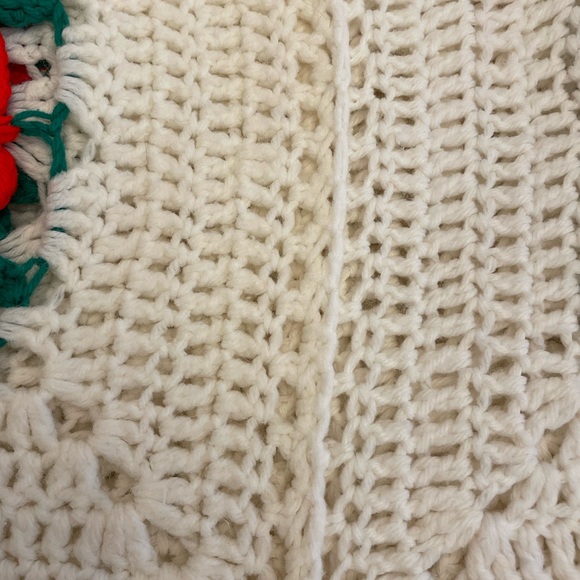 Vintage crocheted Afghan with 3d roses 73 1/2” by 53 1/2” handmade blanket - Picture 8 of 9